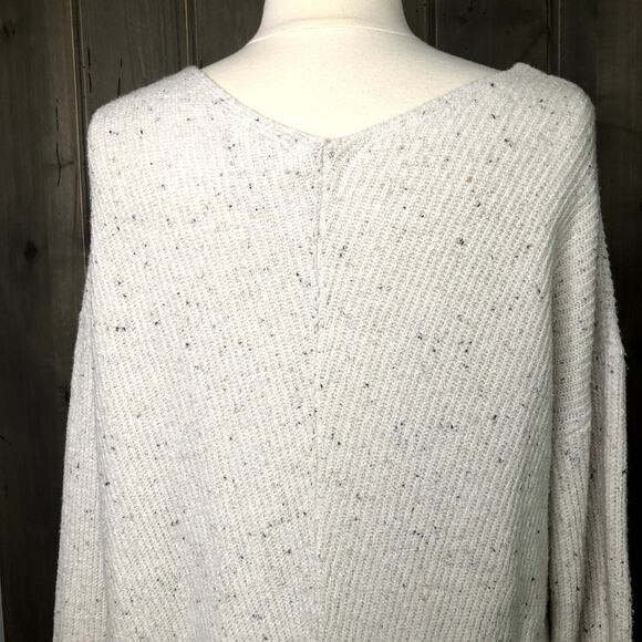 Ruby Moon V-neck soft sweater light cream Large - Picture 8 of 10
